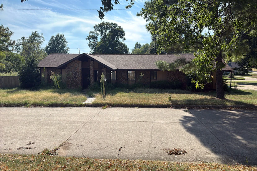 407 W Robb Ave