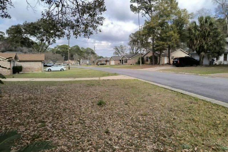 Old Hickory Dr, Pensacola, FL 32507