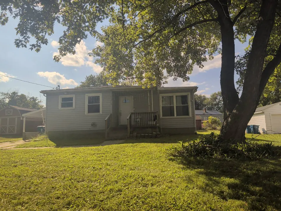 1910 Burling Dr Alton, IL 62002, Madison County