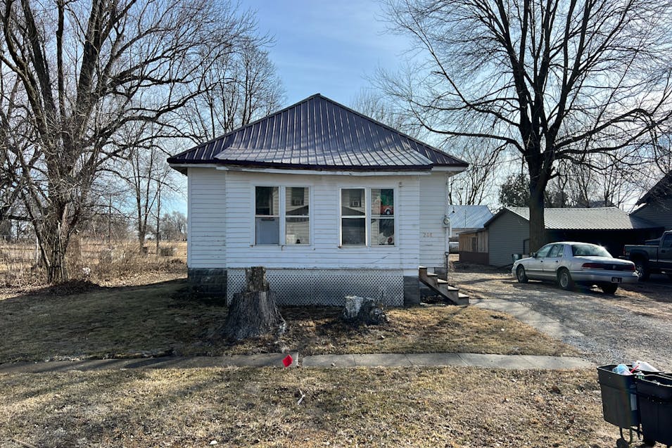 208 N Grant St Crawfordsville, IA 52621, Washington County