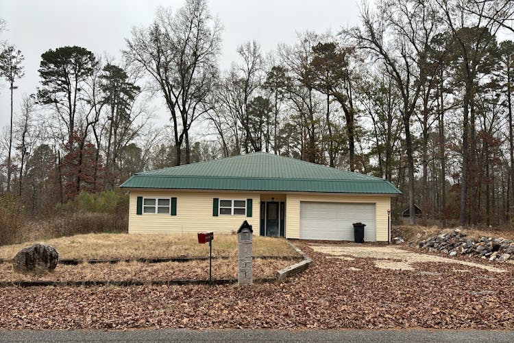 135 Pineapple Drive Hot Springs National Park, AR 71913, Hot Spring County