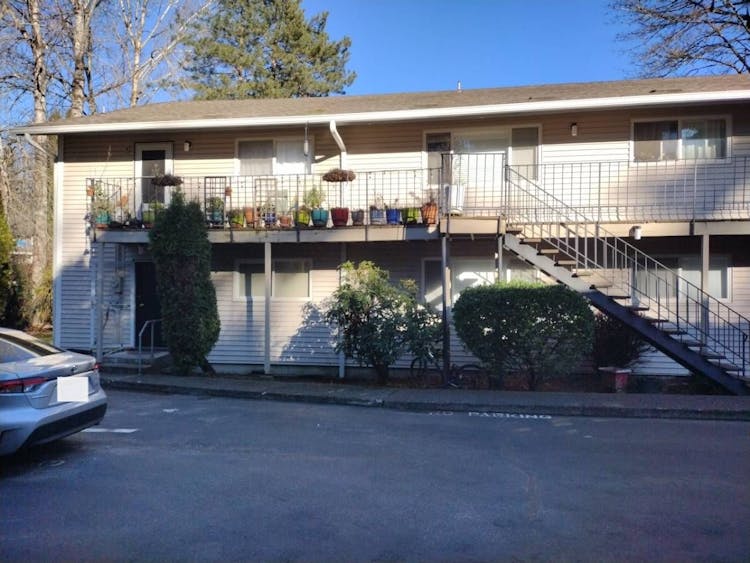 6735 SW Capitol Hill Rd Unit 5 Portland, OR 97219, Multnomah County