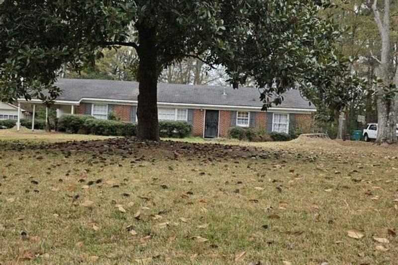 Highland Dr, Kosciusko, MS 39090