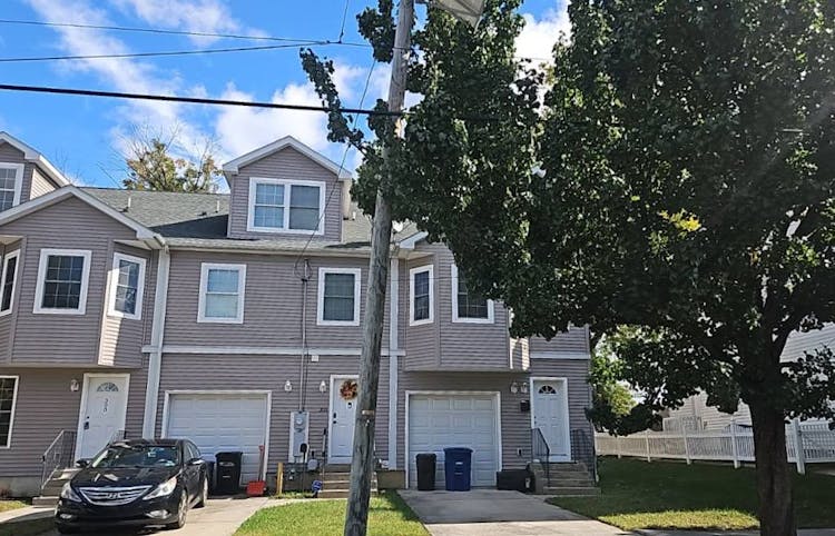 304 Broad St Beverly, NJ 08010, Burlington County