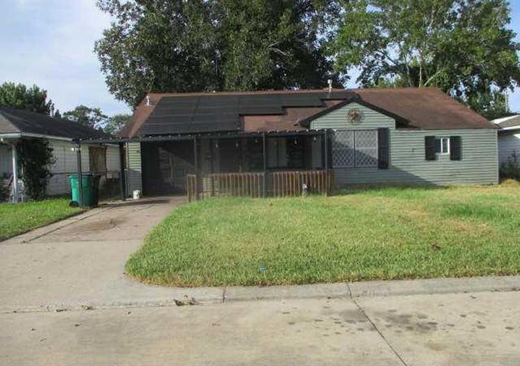 809 S Cir Dr Baytown, TX 77520, Chambers County