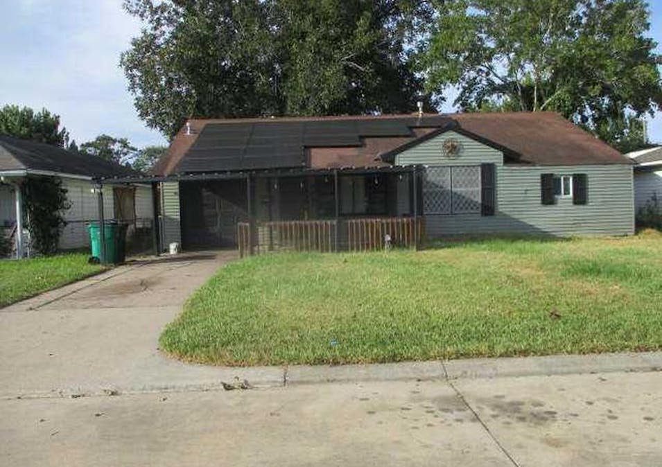 809 S Cir Dr Baytown, TX 77520, Chambers County