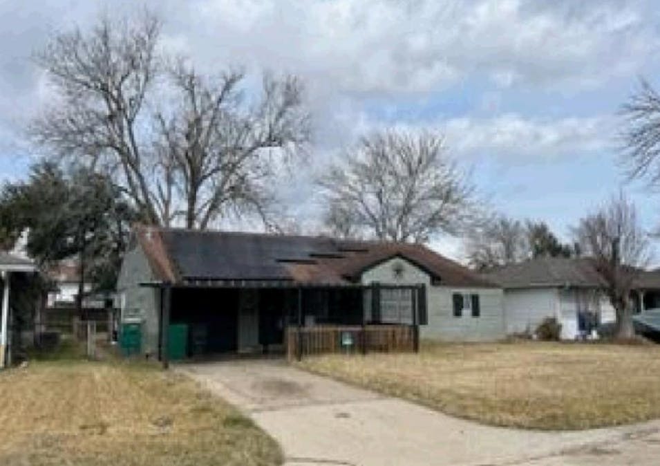 809 S Cir Dr Baytown, TX 77520, Chambers County