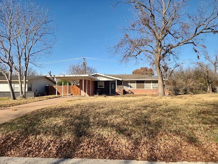 1423 Rolling Hills Dr Graham, TX 76450, Young County