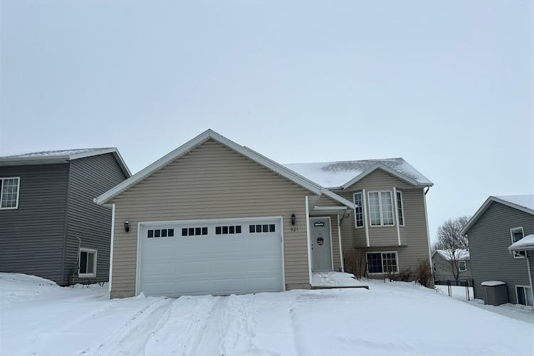 921 48th Ave NW Rochester, MN 55901, Olmsted County