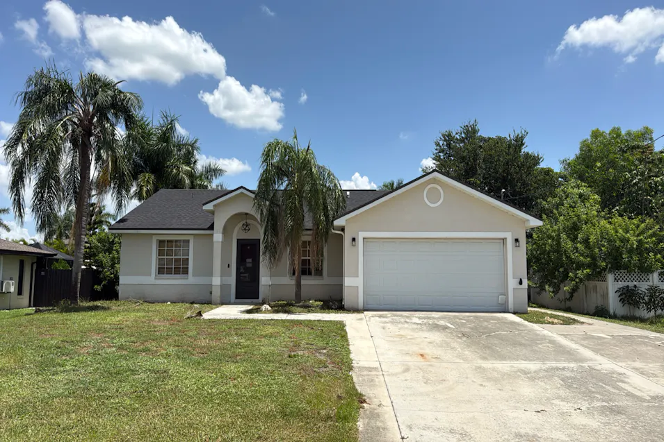 205 SE 9th Ter Cape Coral, FL 33990, Lee County