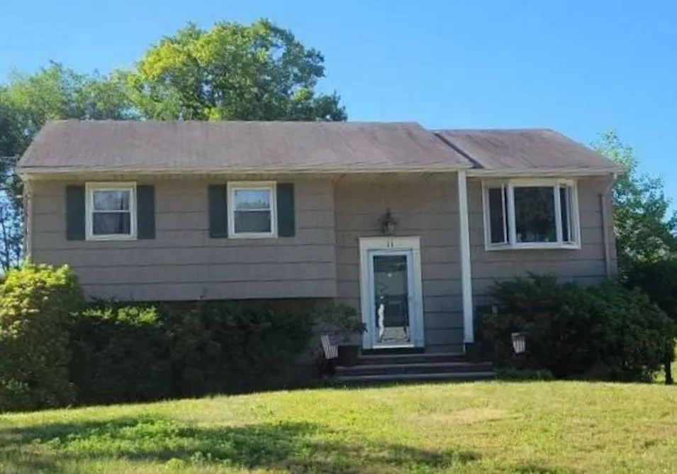 11 Crestwood Ave Fairfield, NJ 07004, Essex County