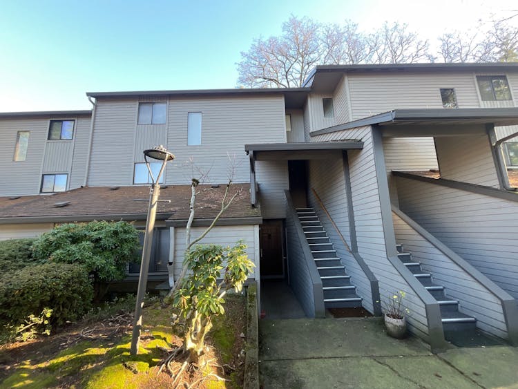 8948 SW Fairview Pl Portland, OR 97223, Washington County