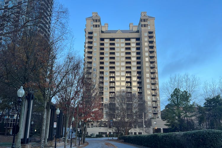 3334 Peachtree Rd NE Atlanta, GA 30326, Fulton County