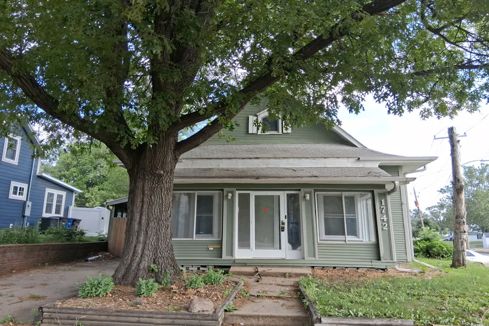 1742 E Walnut St Des Moines, IA 50316, Polk County