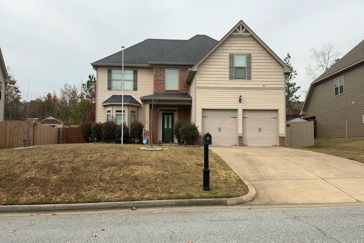 28 Springwood Dr Phenix City, AL 36870, Lee County