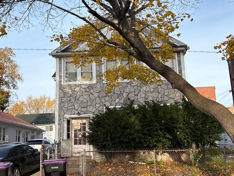 87 Pine Street Holyoke, MA 01040, Hampden County