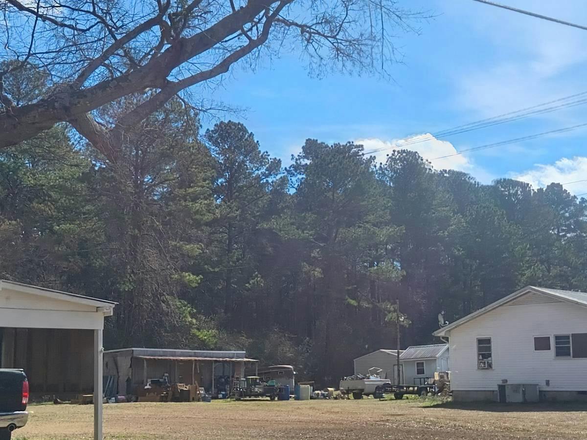 Howe St, Weaver, AL 36277