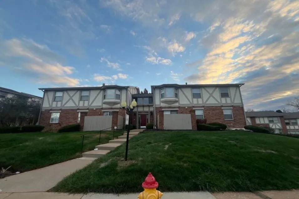1445 Willow Brook Cove Unit 9 Saint Louis, MO 63146, St. Louis County