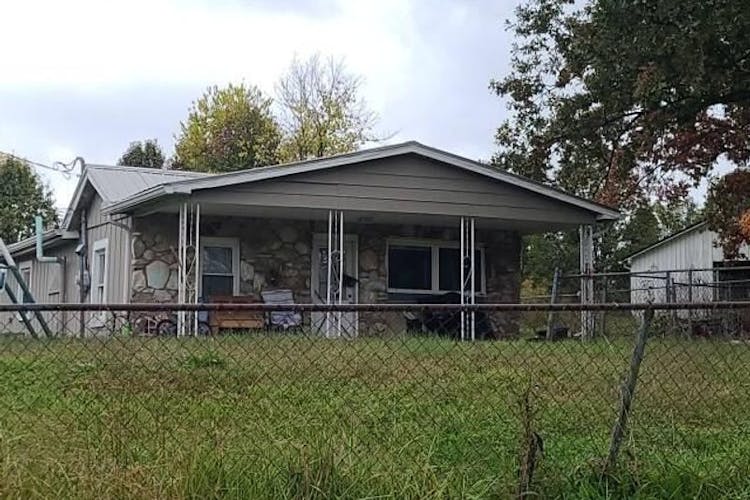 862 Pilot Knob Cemetary Berea, KY 40403, Madison County