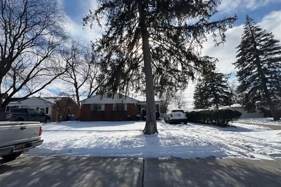 27321 Kennedy St Dearborn Heights, MI 48127, Wayne County