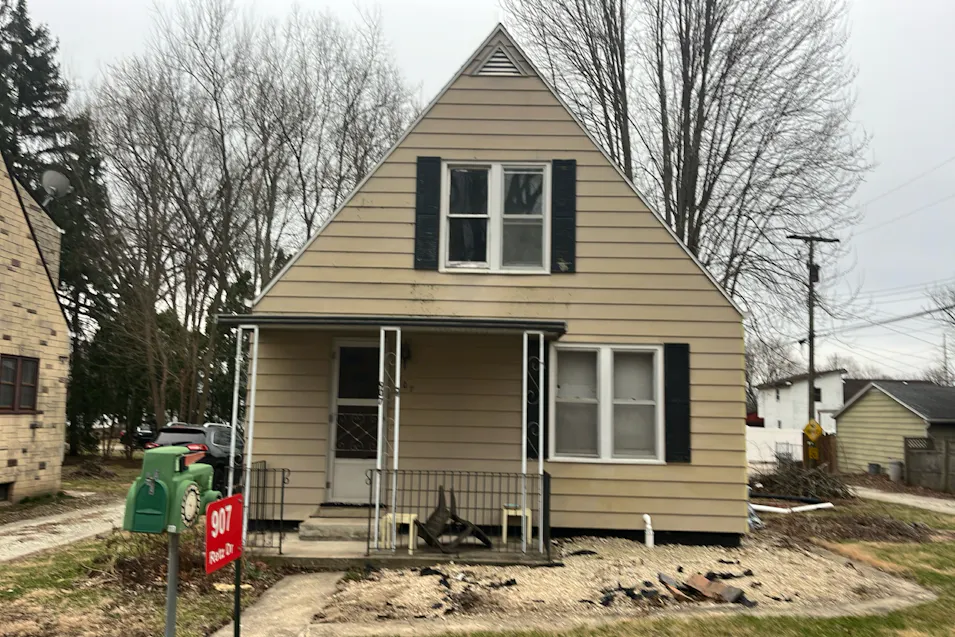 907 Retz Dr Ottawa, IL 61350, La Salle County