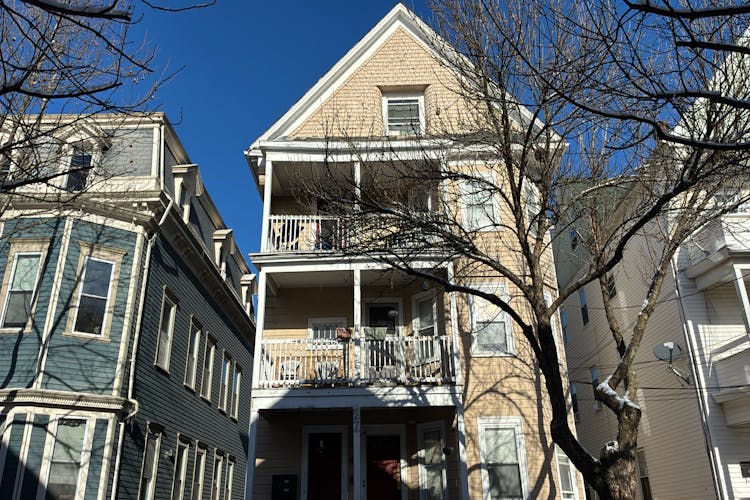 27 Brighton St Providence, RI 02909, Providence County