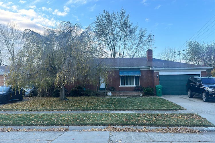 19000 Lister Ave Eastpointe, MI 48021-2740, Macomb County