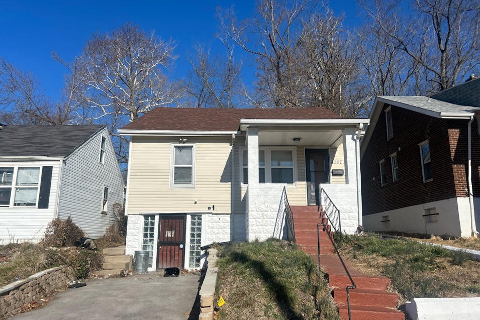 4243 Oakwood Ave Saint Louis, MO 63121, St. Louis County