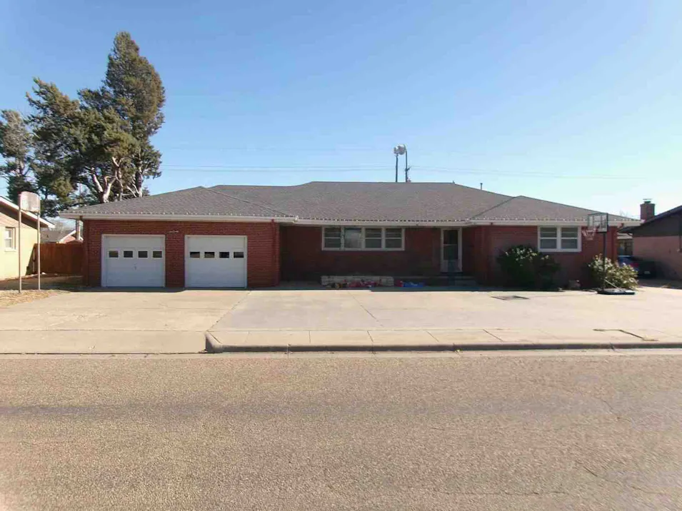 104 Chelsea Ave Dumas, TX 79029, Moore County