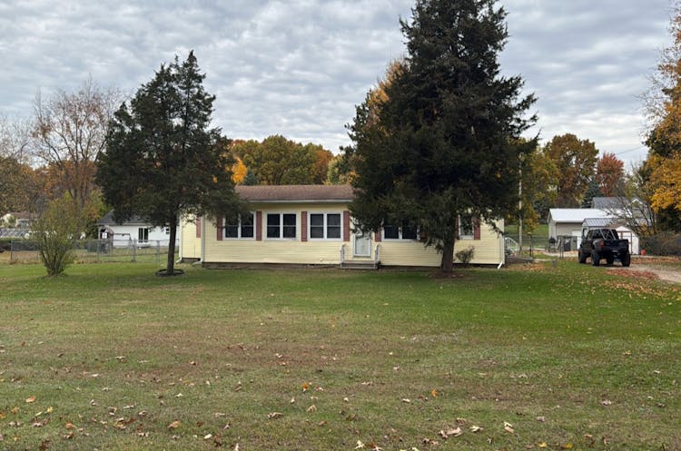 42658 82nd Ave Decatur, MI 49045, Van Buren County