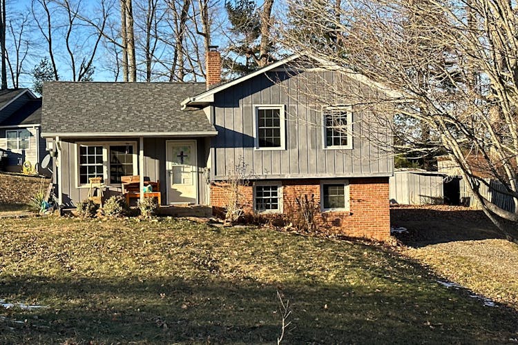 77 Amelia Lane Hillsville, VA 24343, Carroll County