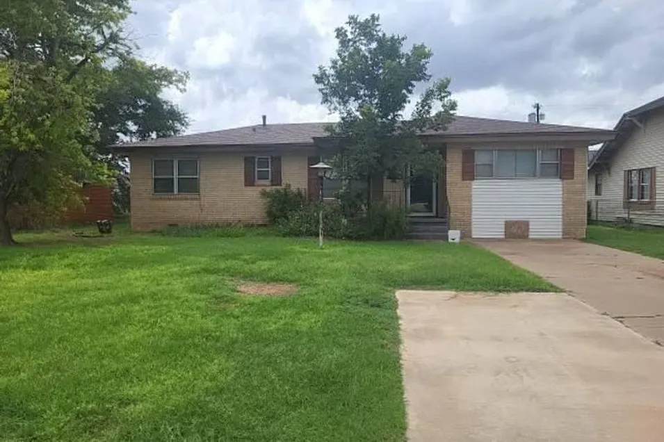 1315 N Thomas St Altus, OK 73521, Jackson County