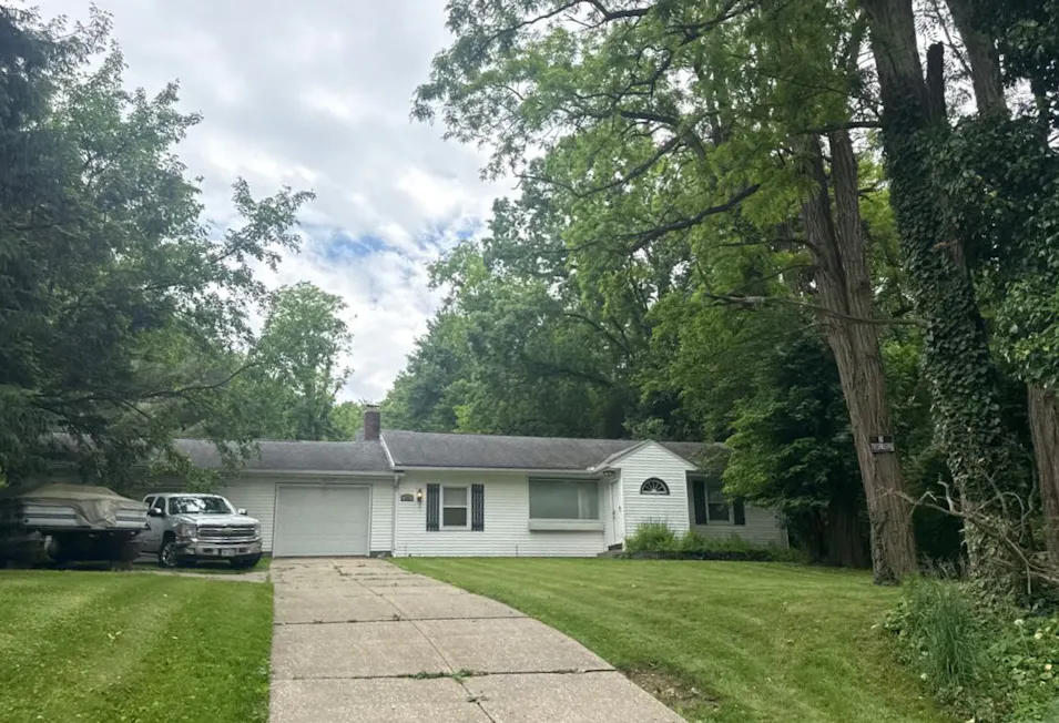 994 Farr Road Akron, OH 44319, Summit County