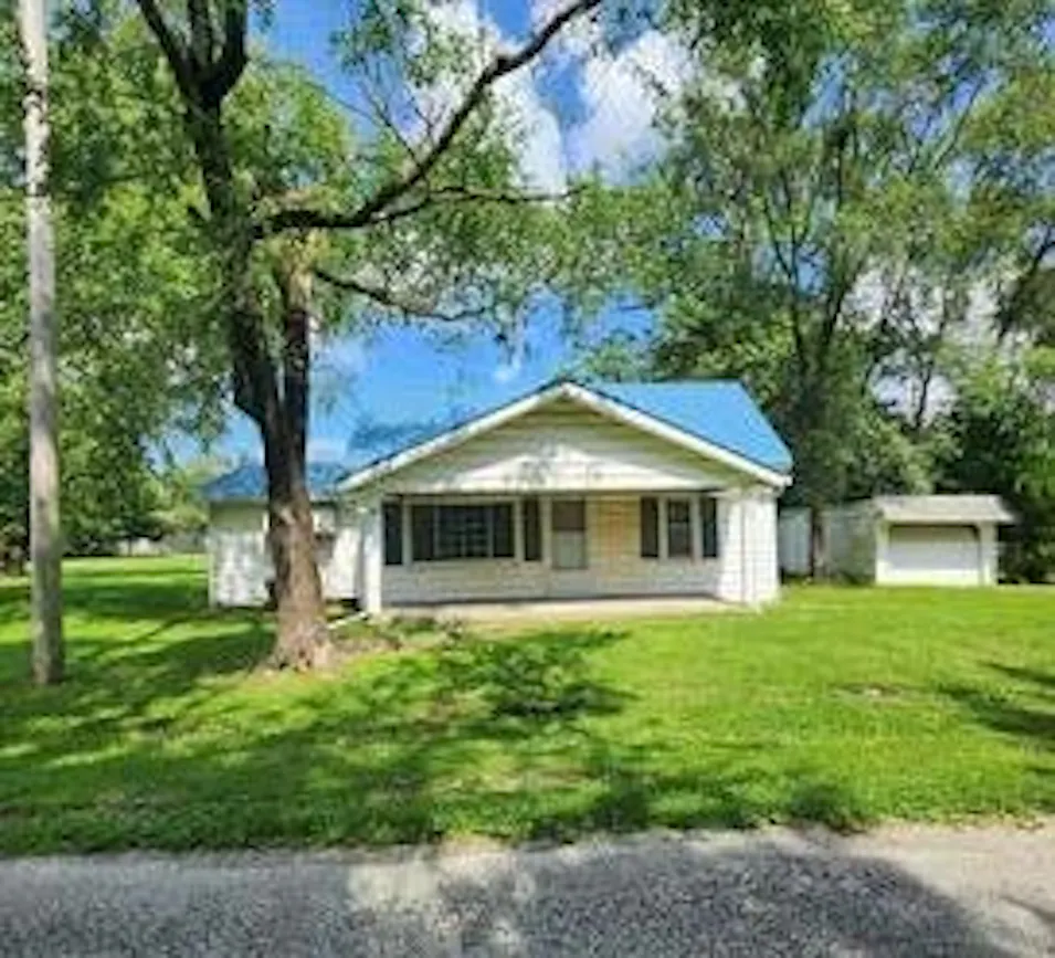 203 205 207 Church Street Willow Hill, IL 62480, Jasper County