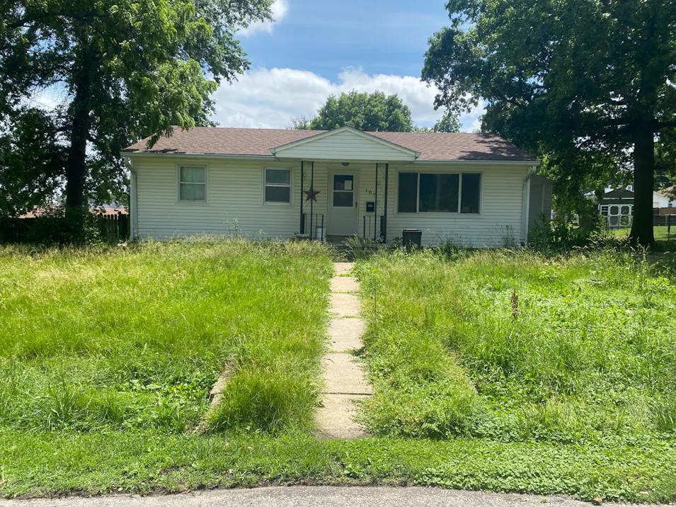 107 Kansas Ave. Hiawatha, KS 66434, Brown County