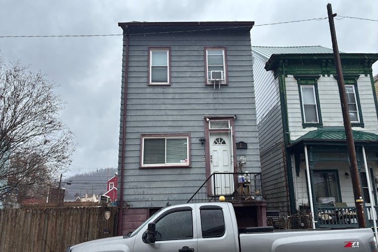 4237 Wood St Wheeling, WV 26003, Ohio County