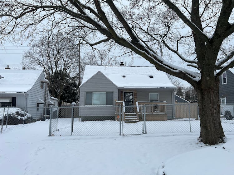 1505 Raspberry Ln Flint, MI 48507, Genesee County