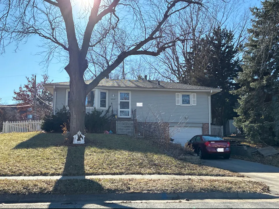8537 Lakeview Dr Omaha, NE 68127, Douglas County