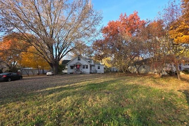 10710 E 19th Terr Independence, MO 64052, Jackson County