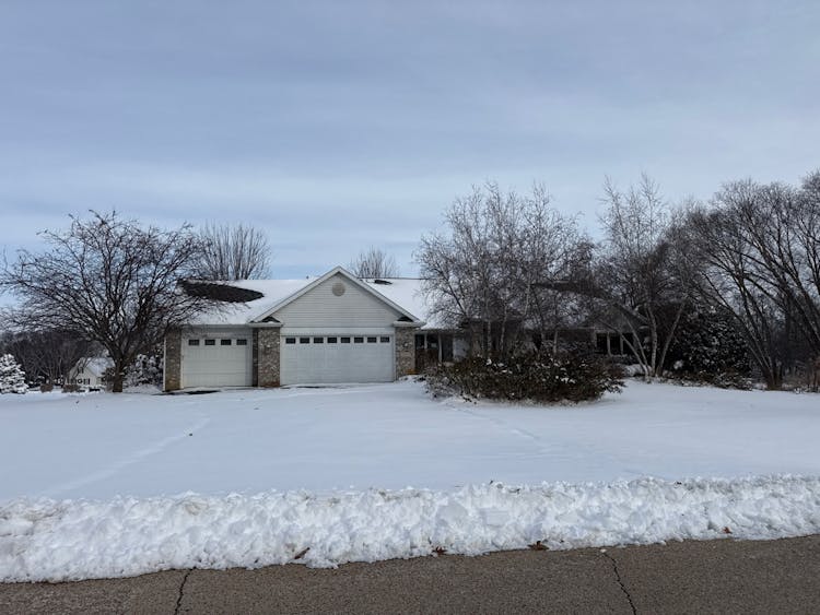 220 Glen Abbey Drive Rockford, IL 61107, Boone County