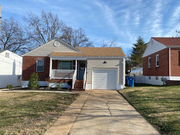 9810 Huntingdon Ln Saint Louis, MO 63123, St. Louis County