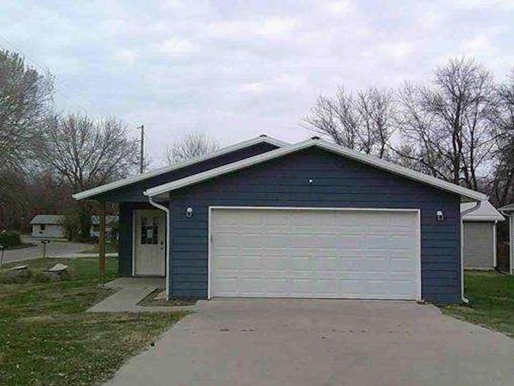 319 W Bedford St Marshfield, MO 65706, Webster County