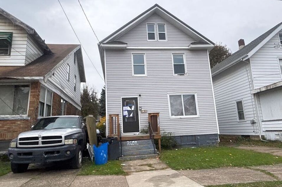 2632 Van Buren Ave Erie, PA 16504, Erie County