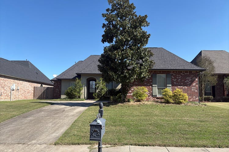 41146 Bayou Segnette Ave Gonzales, LA 70737, Ascension Parish County