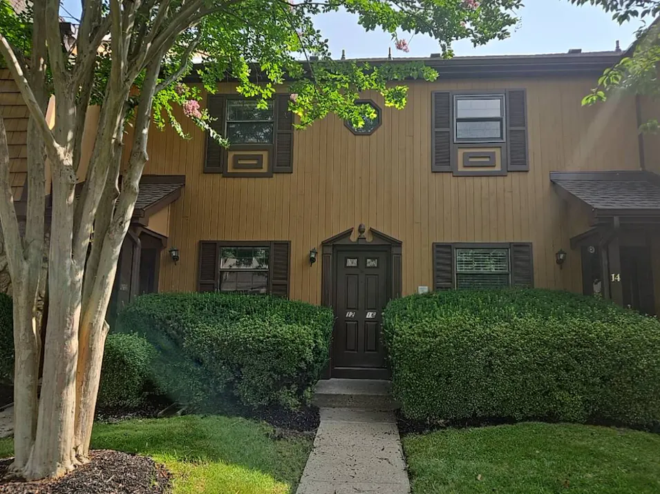 16 Adele Crt Lawrenceville, NJ 08648, Mercer County