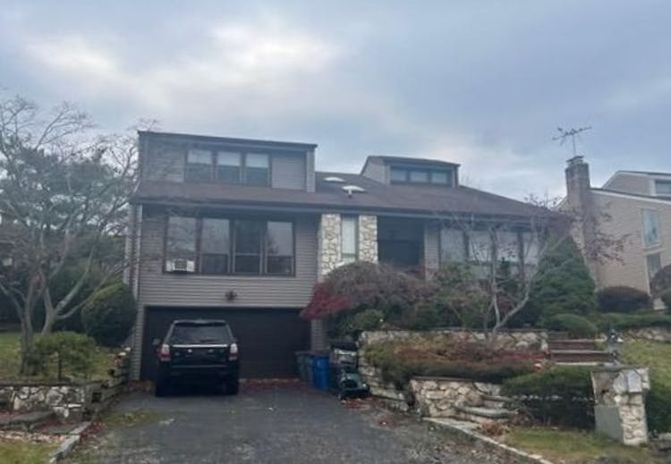 28 Cresthollow Lane Albertson, NY 11507, Nassau County