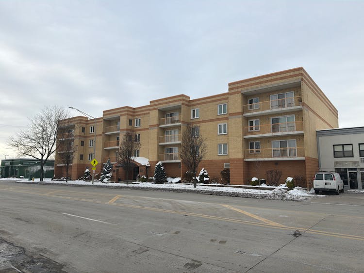 4700 North Harlem Avenue, Apt 306 Harwood Heights, IL 60706, Cook County