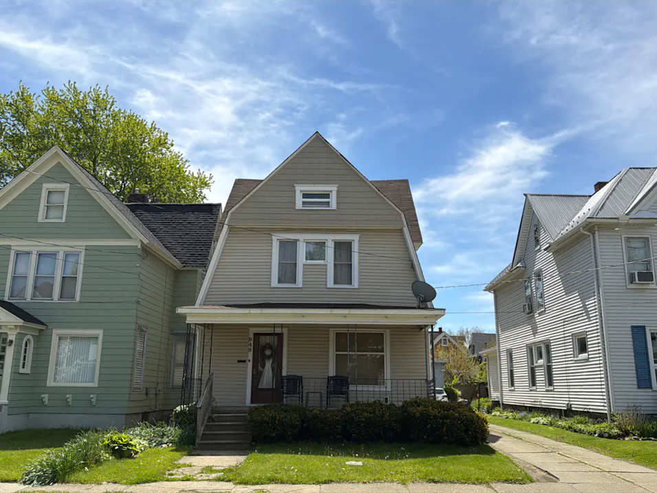 949 W 8th St Erie, PA 16502, Erie County