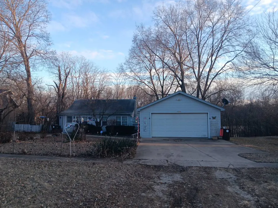 1104 Front Street Henry, IL 61537, Marshall County