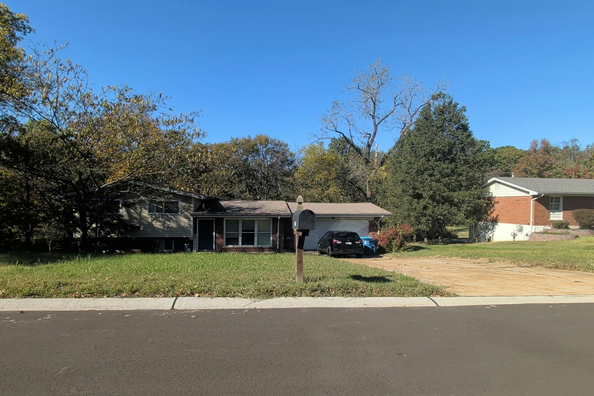 Starlit Dr, Saint Louis, MO 63129